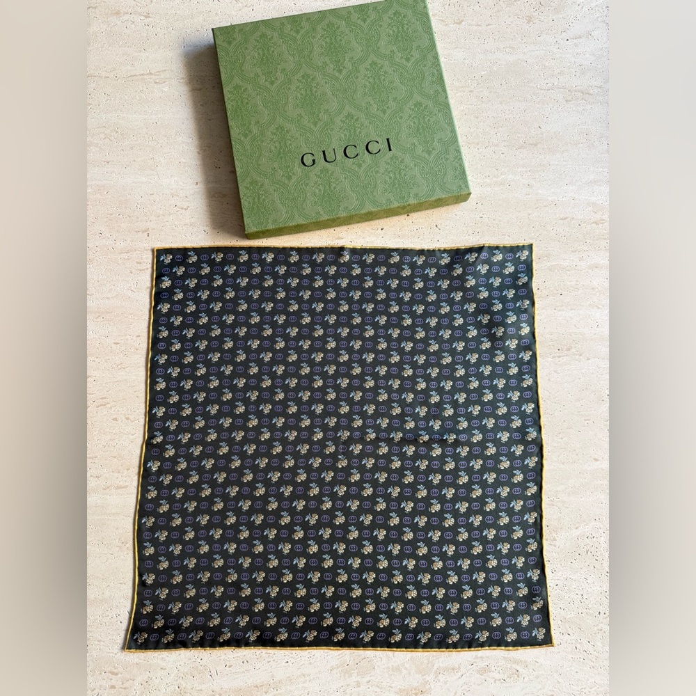 NWT GUCCI GG LOGO & ROSE SQUARE SILK GREEN SCARF💚💝 - Picture 7 of 12